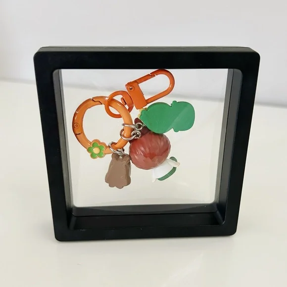 POP MART Labubu keychain - Picture 3 of 3